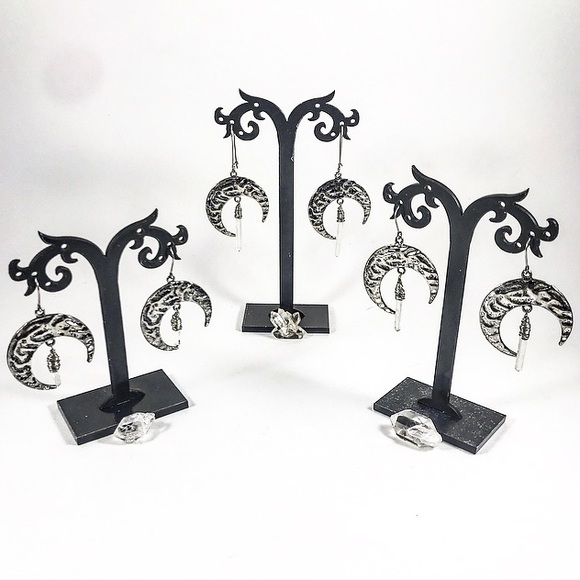 (1) Crystal Moon Earring - Picture 2 of 7